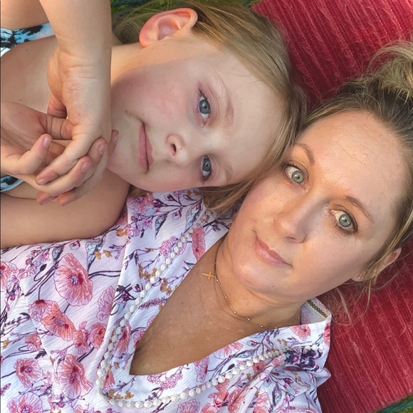 Meet your Posher, Carli - Picture 3 of 8